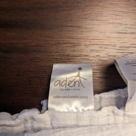 2 Aden and Anais swaddles - Picture 4 of 4